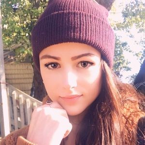 Meet your Posher, Hilary